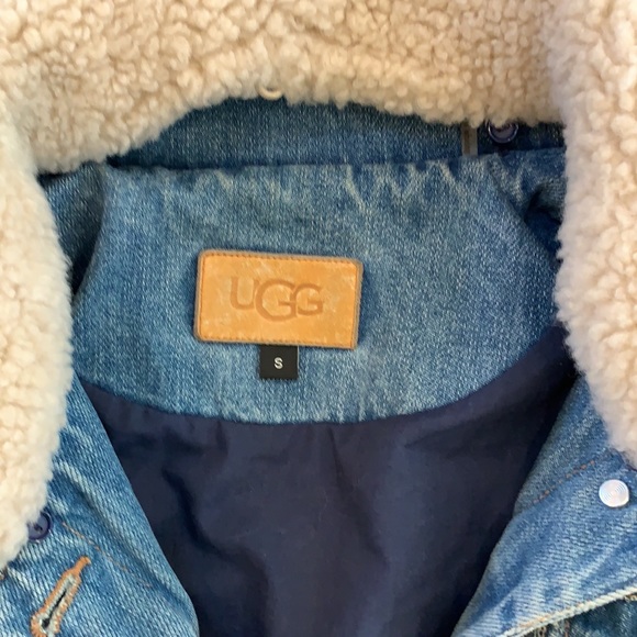 Beautiful UGG Vintage denim jacket with shearling collar. - Picture 2 of 7